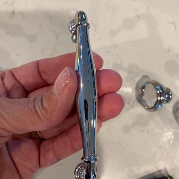 Polished Chrome 4” cabinet handles and crystal knobs - Picture 6 of 8